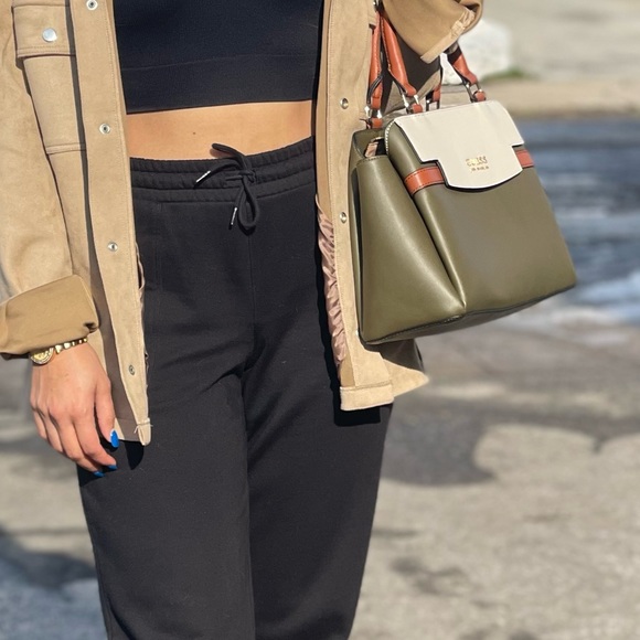 Guess Bag - Picture 2 of 4